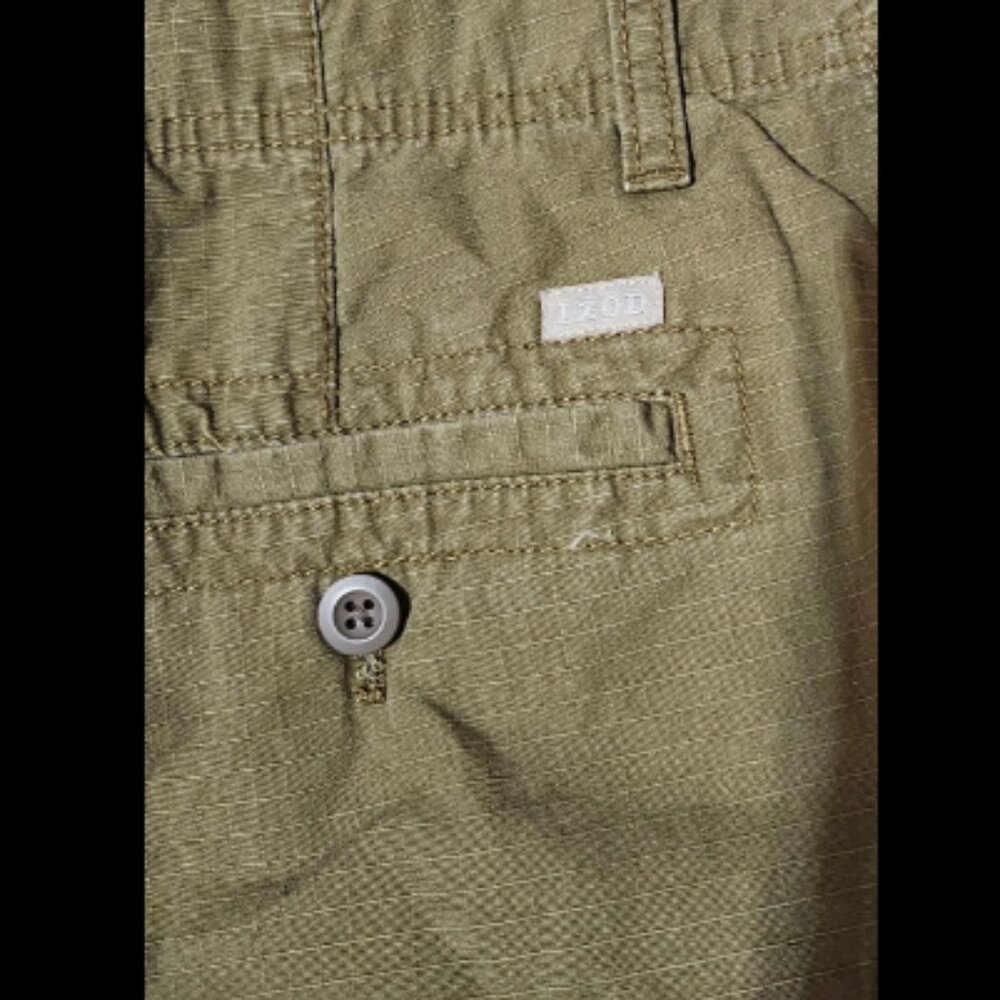 Mens Sz 32 VERY Gently Worn IZOD Green Cargo Chino Shorts Great Condition